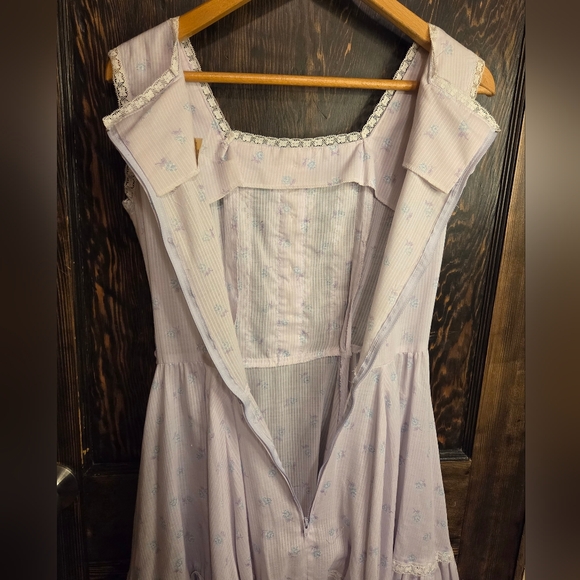 *Vntg* 1970s 'Jeri Bee' Sleeveless Lavender Cotton Midi Dress with Lace Trim - Picture 9 of 13